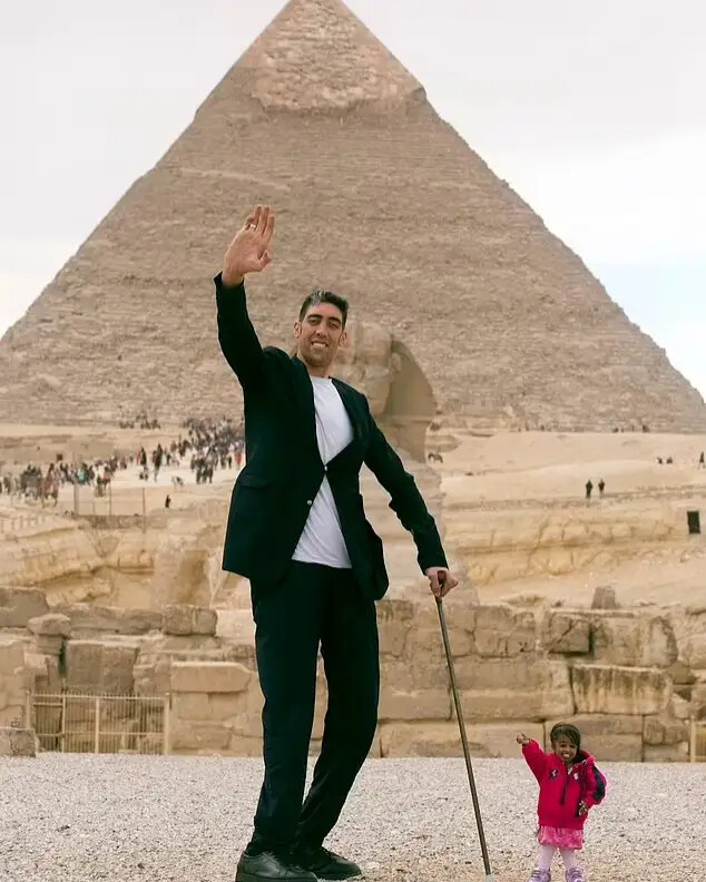 Үш жігіт, бір арық қыз