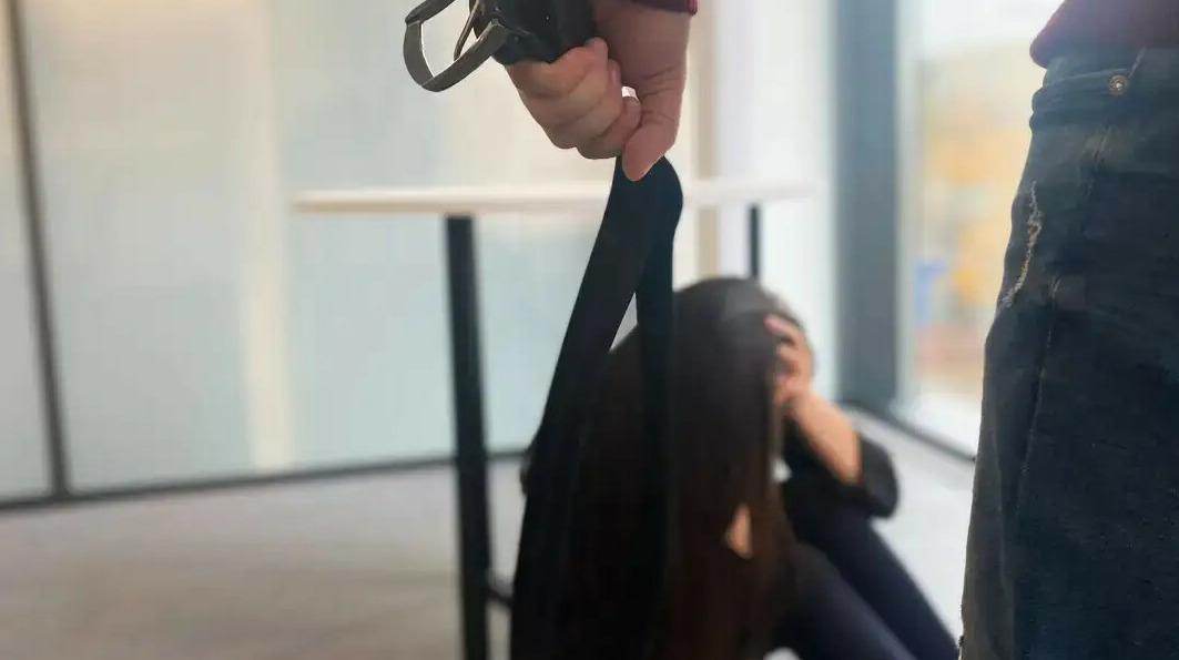 Жігіттер жезөкшені көтеріп алды