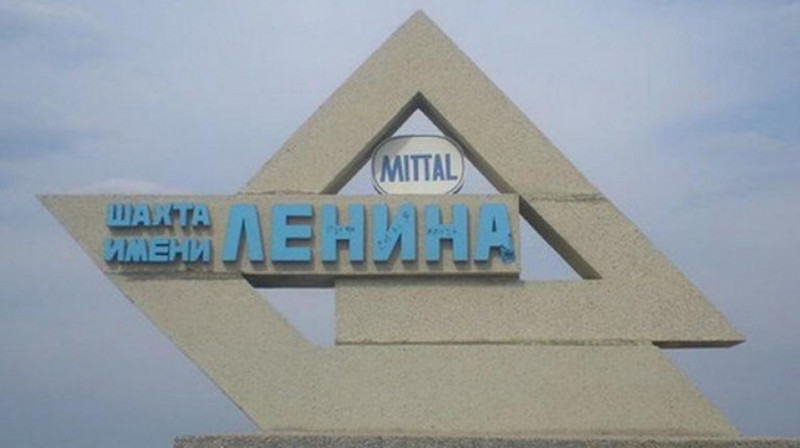 Жеңіс Қасымбек қаза тапқан кеншілердің отбасыларына көңіл айтты