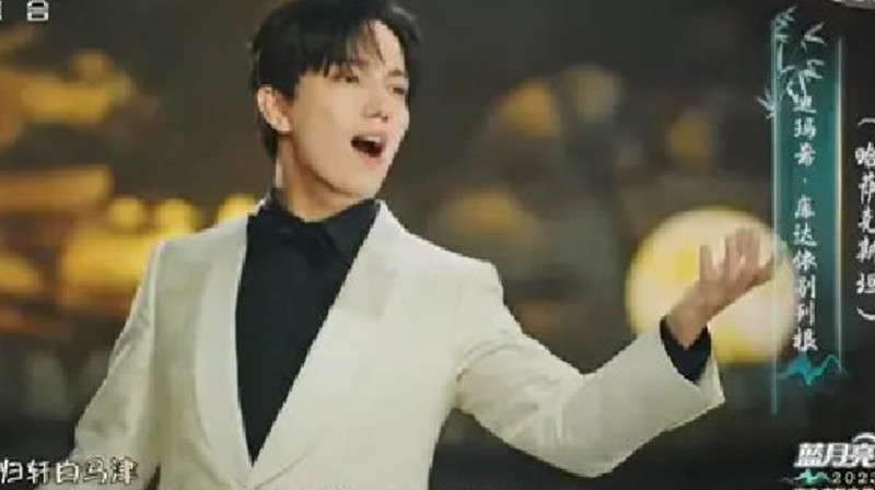 Димаш Құдайберген Қытай мерекесінде ән шырқады