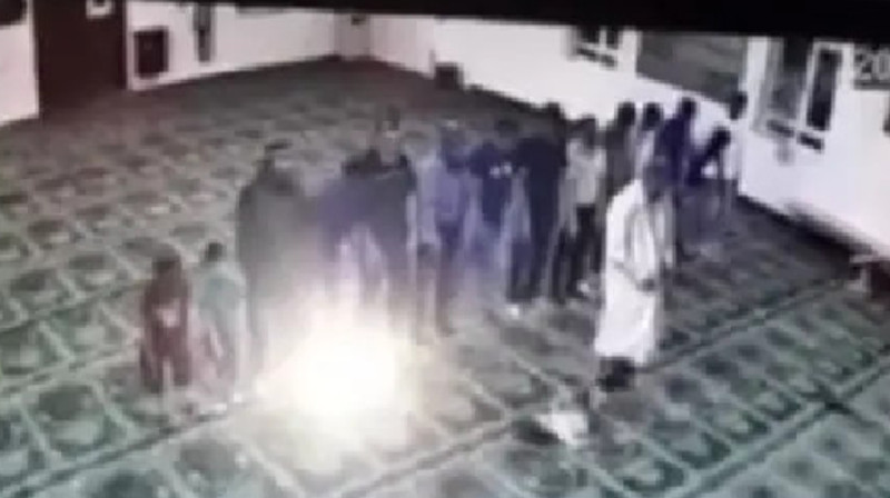 Мешітте баланы ұрған имам жұмыстан шығарылды