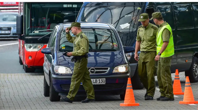 Чехия мен Польша Словакиямен шекарада бақылау енгізді