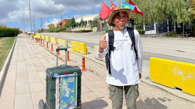 Қазақстаннан Түркияға 73 жастағы қария жаяу барды