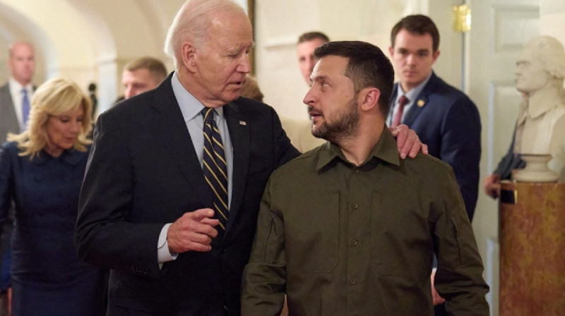 Байден Конгрестен Украинаға $100 млрд сұрағысы келеді