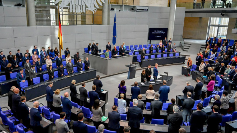Бундестаг ХАМАС шабуылында қаза тапқандарды бір минут үнсіздікпен еске алды
