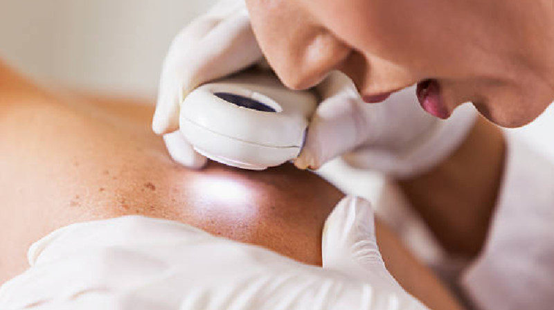 Турфирма қызметкерін қайшымен жарақаттаған әйел қамауға алынды