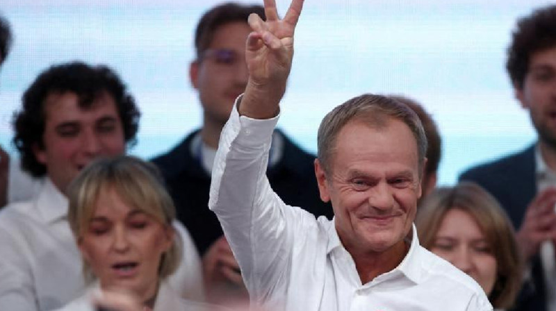 Польша: Оппозиция жетекшісі Дональд Туск жаңа дәуір басталғанын жариялады