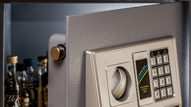 40 млн теңгесі бар сейфті ұрлап әкеткен