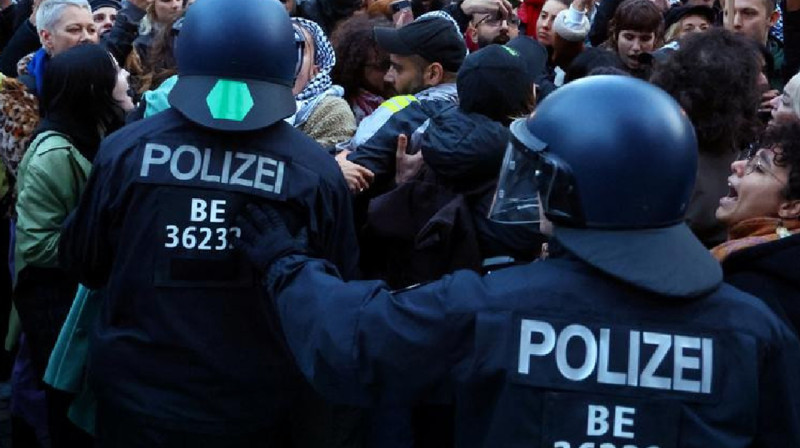 Берлинде тағы тәртіпсіздіктер: ондаған адам тұтқынға алынды