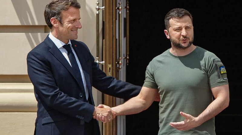 Зеленский мен Макрон телефон арқылы сөйлесті