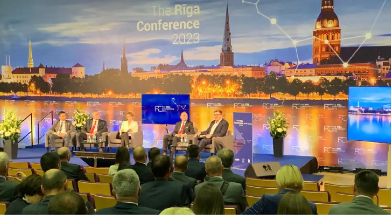 Эстонияның қорғаныс министрі:«Біз ресейліктерді кіргізбеуіміз керек»