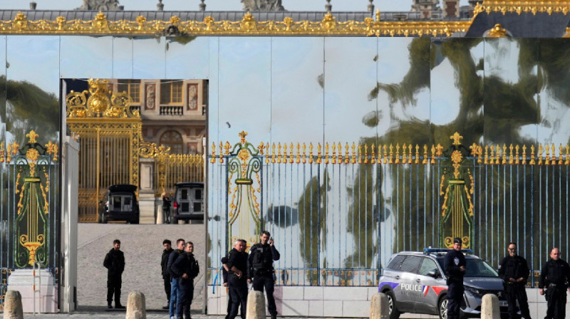 Версаль сарайын сегіз күн ішінде жетінші рет эвакуациялады