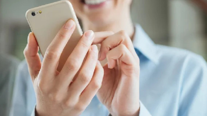 Балалы келіншек телефонын жұлып алған ұрыны ұрып жықты