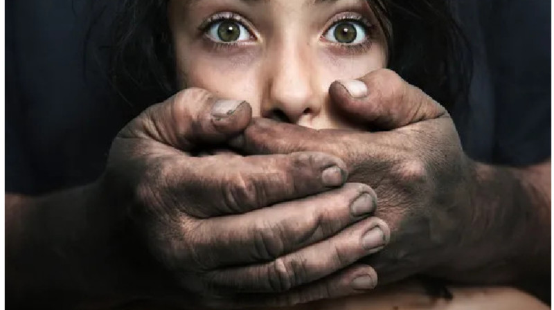 Мас күзетші оқушы қызды зорламақ болған