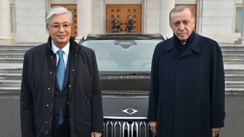 Ердоған Президентке түркиялық электромобиль сыйлады