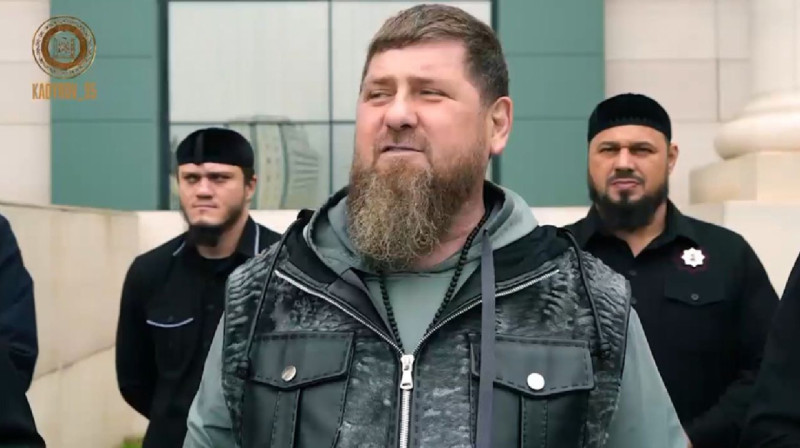 Қадыров қызметкерлеріне жол талғамайтын көліктер сатып алды