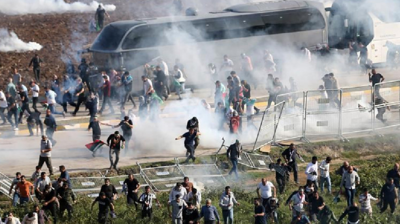 Түрік полициясы шеруде көзден жас ағызатын газ қолданды