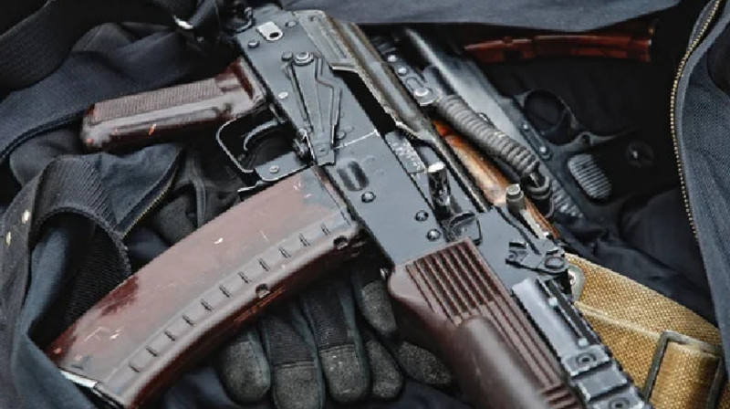 Калашников автоматын сатпақ болған ресейлік әскери ұсталды