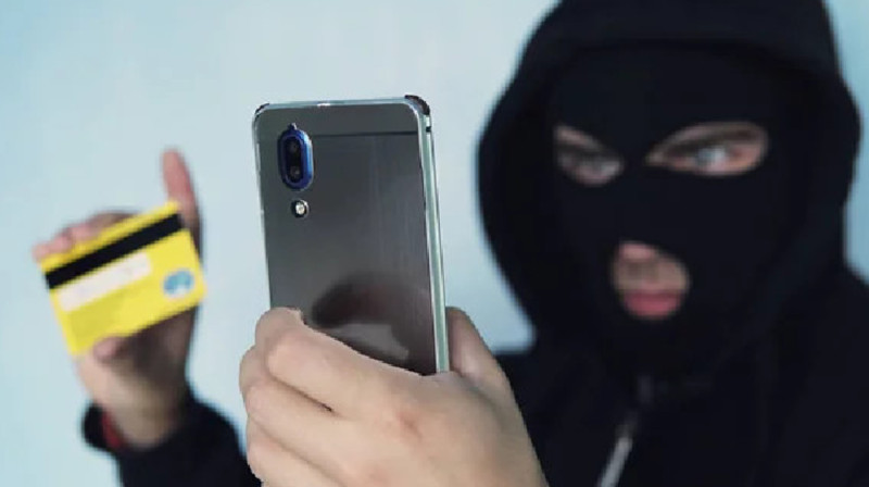 Алаяқтар банк қосымшасынан салық берешегі туралы жалған хабарлама жіберуде