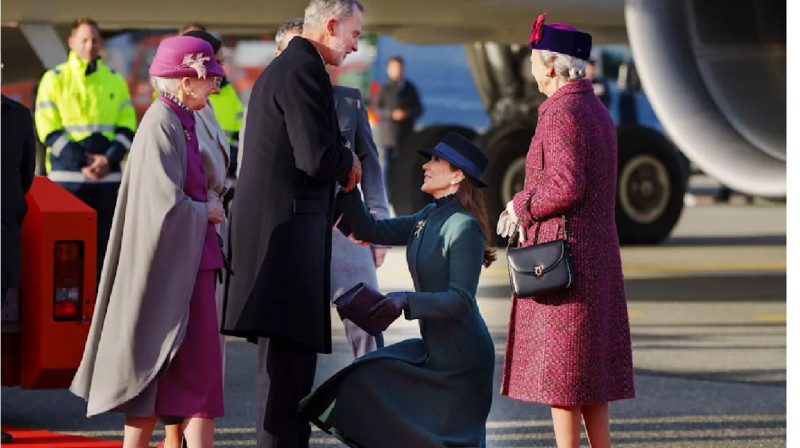 Дания ханшайымы Испания королінің алдында тізерлеп отырды