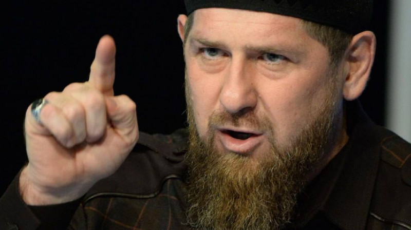 Қадыров: Шешен тілін білмесе, жұмыстан шығарамын