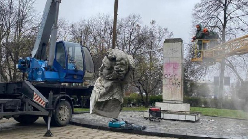 Украинада Пушкин ескерткіштерін бұзуға кедергі жойылды