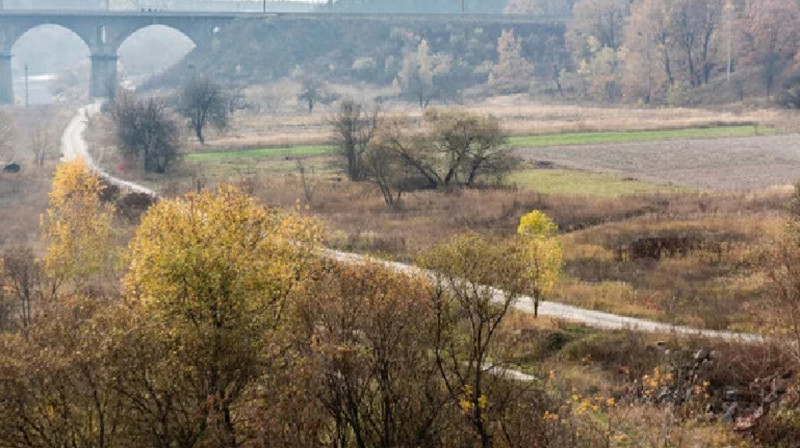 24 жастағы әйел көпірден секіріп кетті