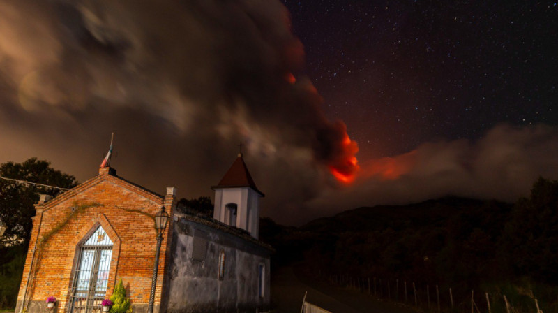 Этнадан атқылаған жанартау елдімекенге де жайылды