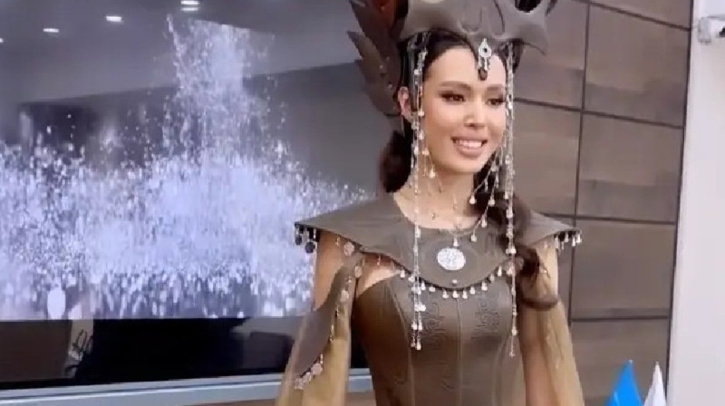 «Ғалам аруы» байқауында қазақстандық ару ұлттық киімін таныстырды