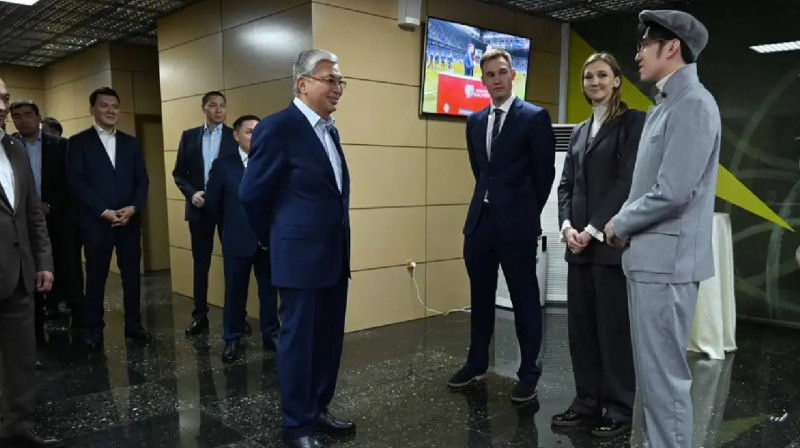 Қасым-Жомарт Тоқаев Қазақстан құрамасын қолдауға стадионға келді