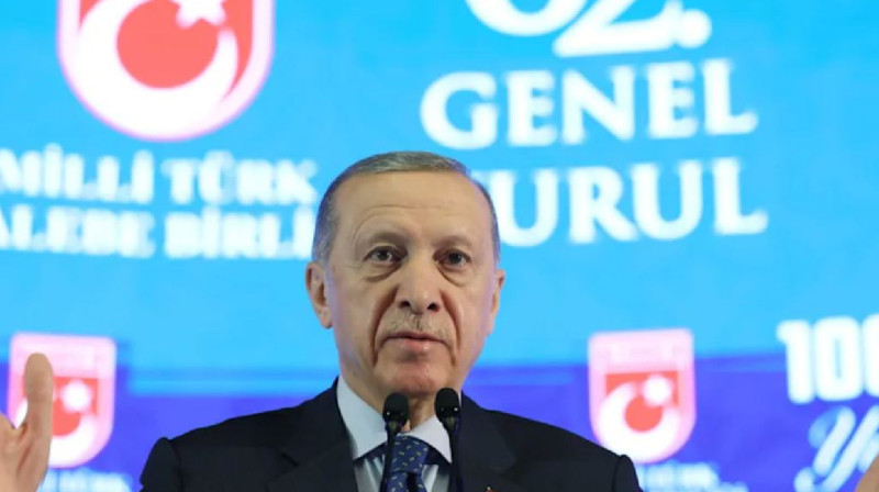 Ердоған Германияға ресми сапарынан кейін оның билігін сынады