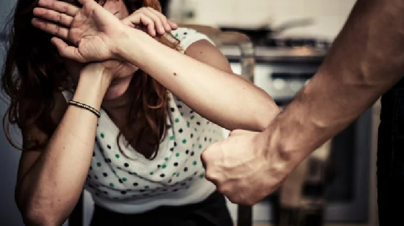 Күйеуінен зәбір көрген әйел арнайы орталыққа келді