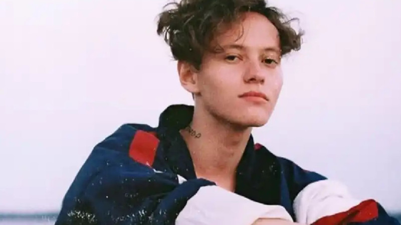 Ресей төлқұжатын өртеп, соғысқа қарсы сөйлеген әнші Шарлот ұсталды