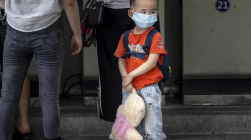 Қытайда ауру таралуда. Мамандар «анықталмаған пневмония» эпидемиясын ескертеді