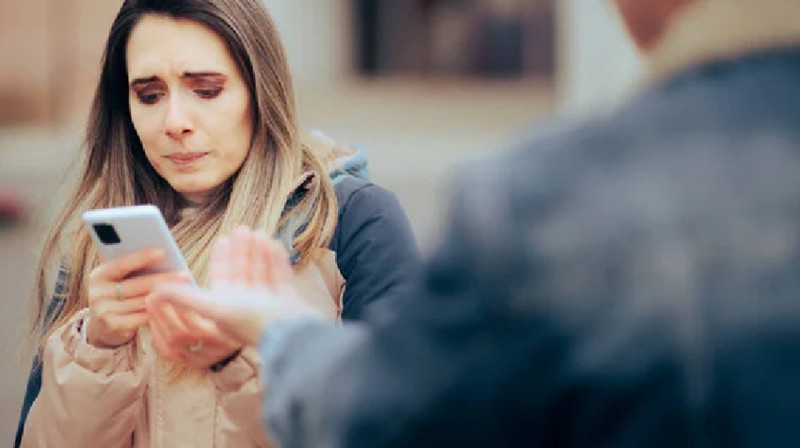 Атырауда тұрғындарды әйел дауысымен алдаған жігіт ұсталды