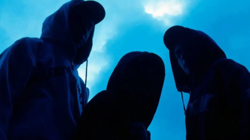 Студенттен ақша бопсалағандар ұсталды