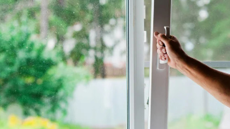 Шымкентте екі жасар баланы 4-қабаттан лақтырып жіберген