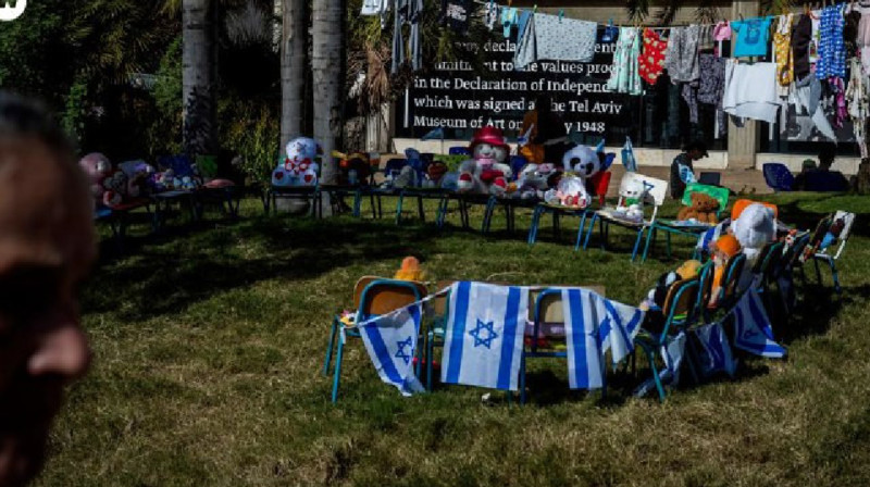 BBC: Израильдік кепілге алынғандар ел өкілдеріне тапсырылды