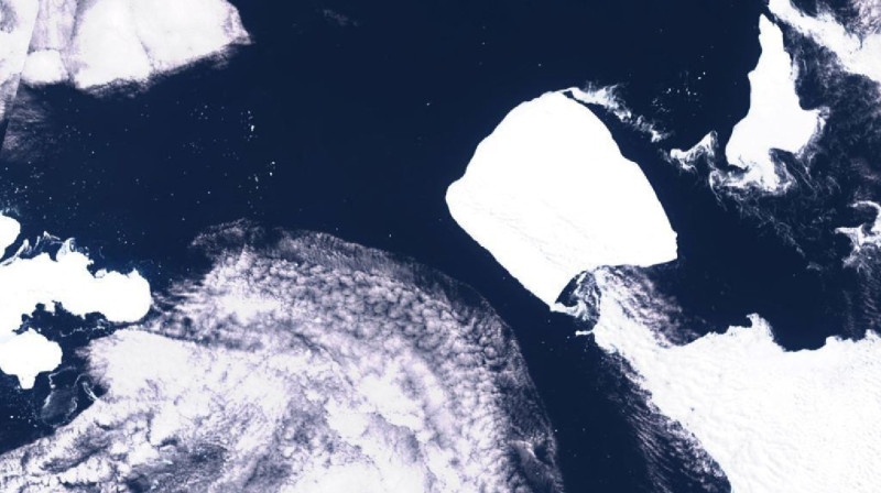 Әлемдегі ең үлкен айсберг қозғала бастады