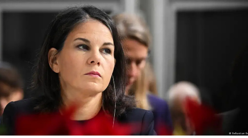 Бербок Путиннен Украинадағы соғысты тоқтатуды талап етті