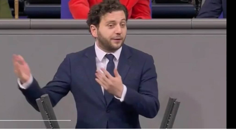 Бундестаг тарихында ең қысқа баяндама жасалды