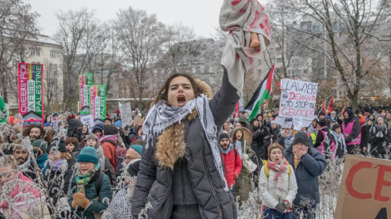 Германия қалаларында мыңдаған адам Палестинаны жақтап шеруге шықты