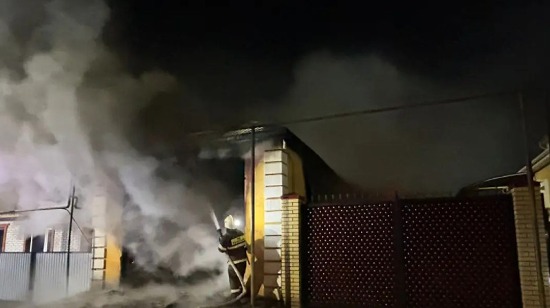 Гараж бен шағын автобус жанып кетті