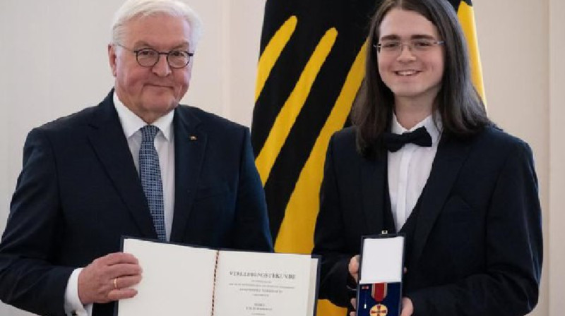 Науқас балаларға көмекке 100 мың еуро жинаған оқушы орден алды