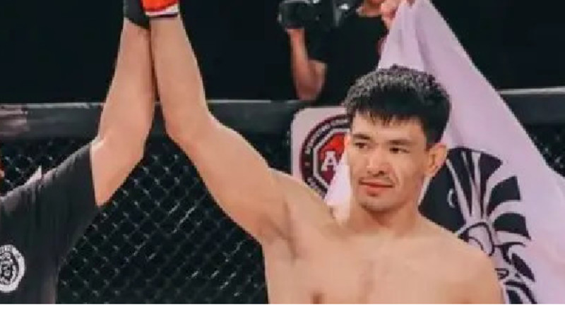 Олжас Есқараев ресейлік файтерді жеңді