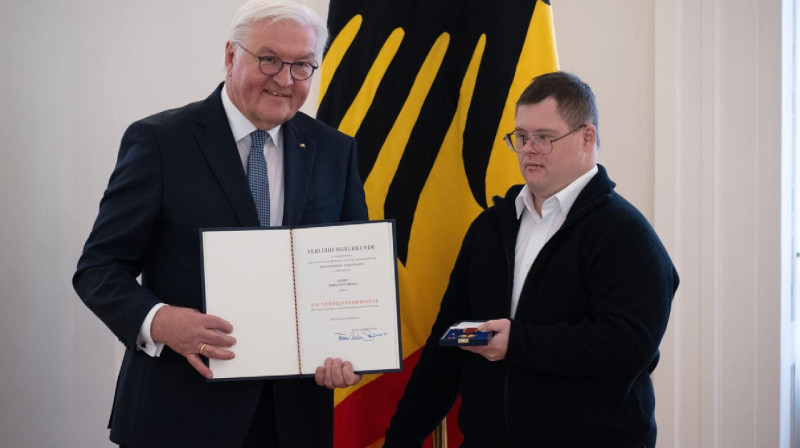 Жалғызбасты адамдарға ерекше көмек көрсеткен неміс марапатталды