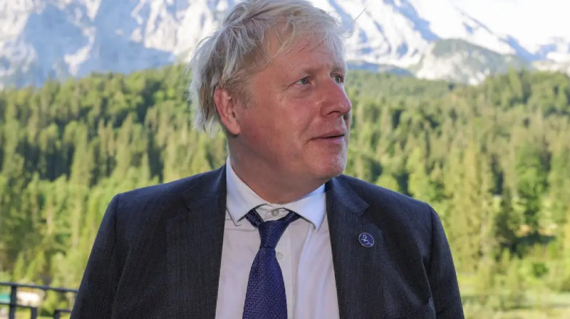 Борис Джонсон кешірім сұрады