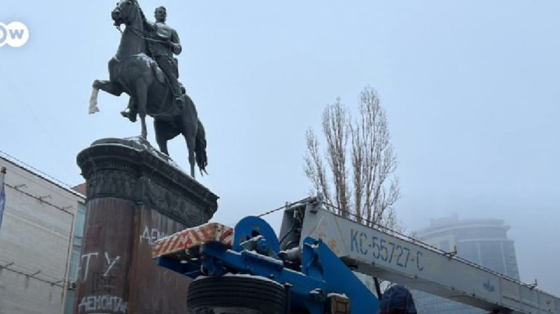 Киевте Николай Щорстың ескерткішін алып тастайды