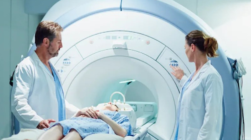Науқас МРТ-ға тапаншамен кіріп жараланды