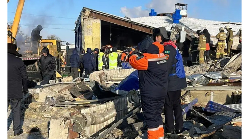 Қостанайда 7 адам қираған үйдің астында қалып қойды